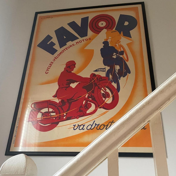 Favor motorcycles poster on the stairs