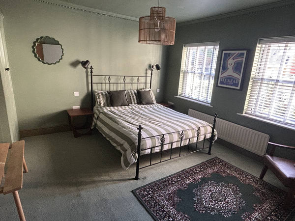“Alcazar de Paris” poster in the bedroom